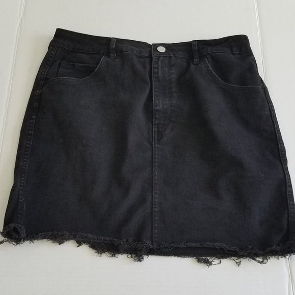 H&M Black Denim Raw Hem Skirt - Picture 2 of 6